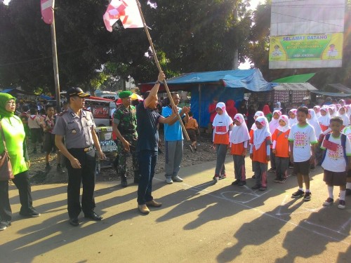 GERAK JALAN SANTAI DALAM RANGKA MEMPERINGATI HUT PGRI KE 71 DI KECAMATAN JONGGOL